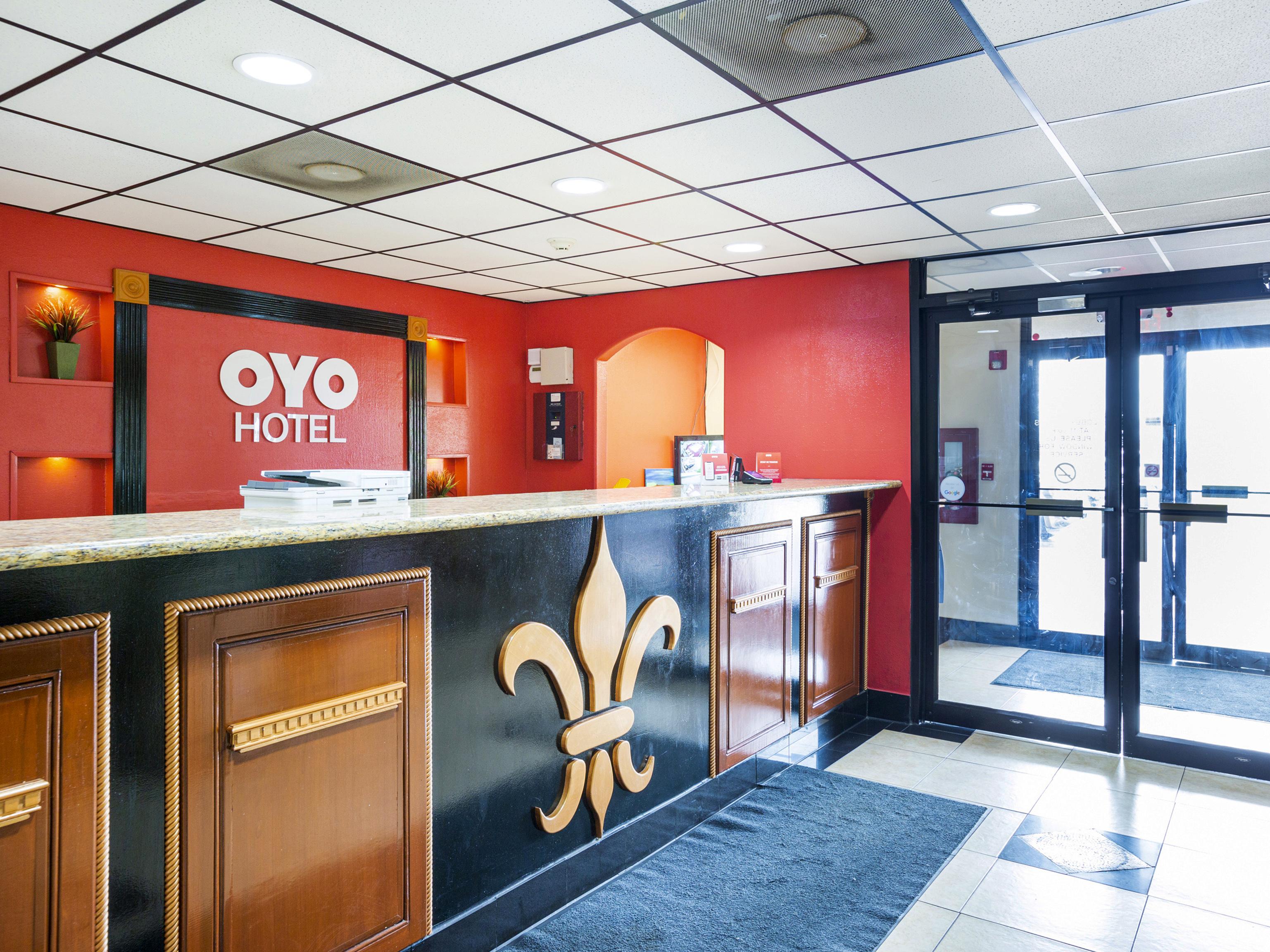 Oyo Hotel Lsu Порт Алън Екстериор снимка