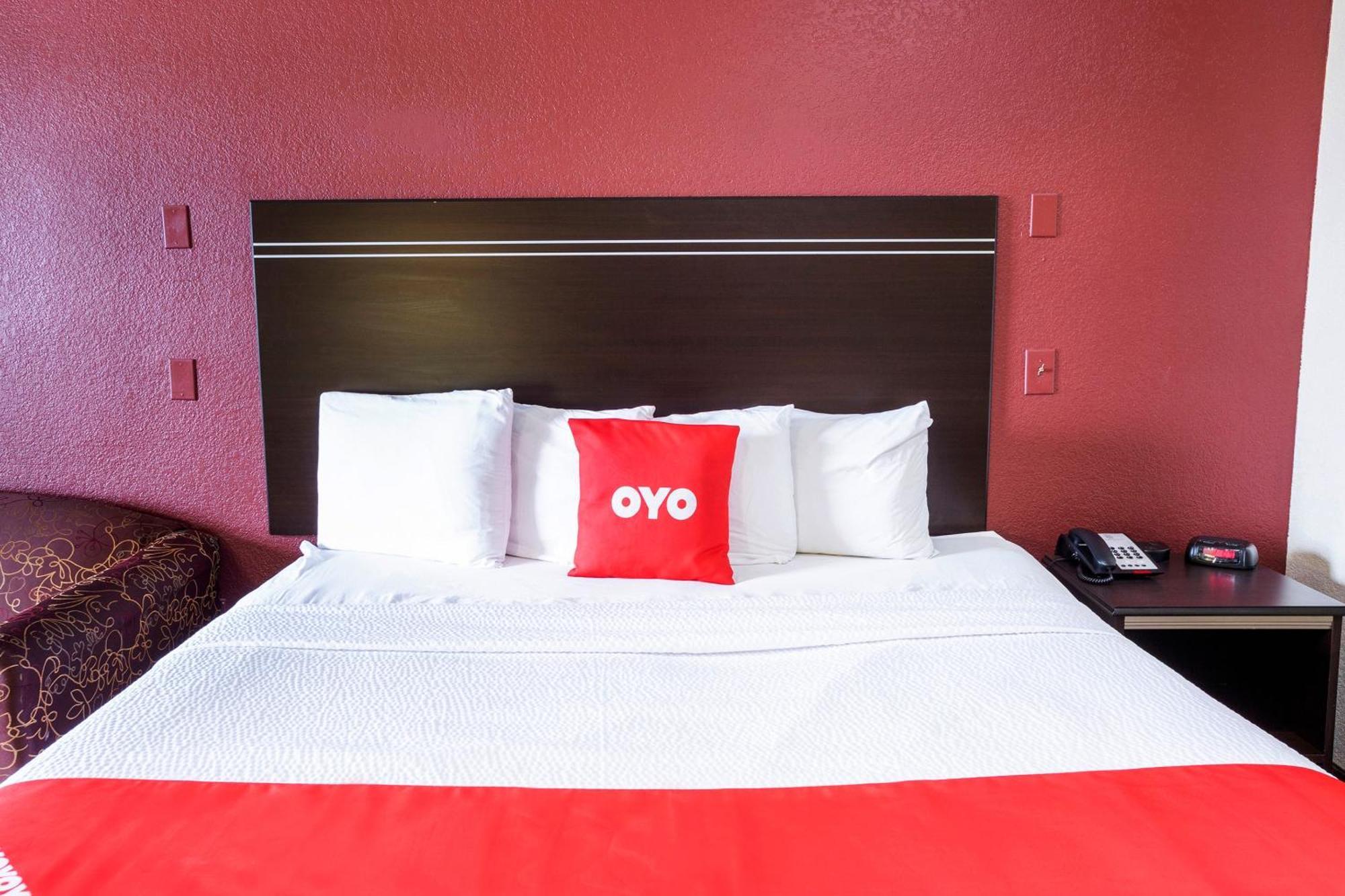 Oyo Hotel Lsu Порт Алън Екстериор снимка